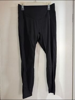 HALARA Black High-Rise Performance Leggings with Side Pockets